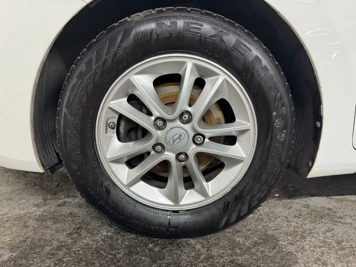 2015-hyundai-i30-14-active-5d-big-46
