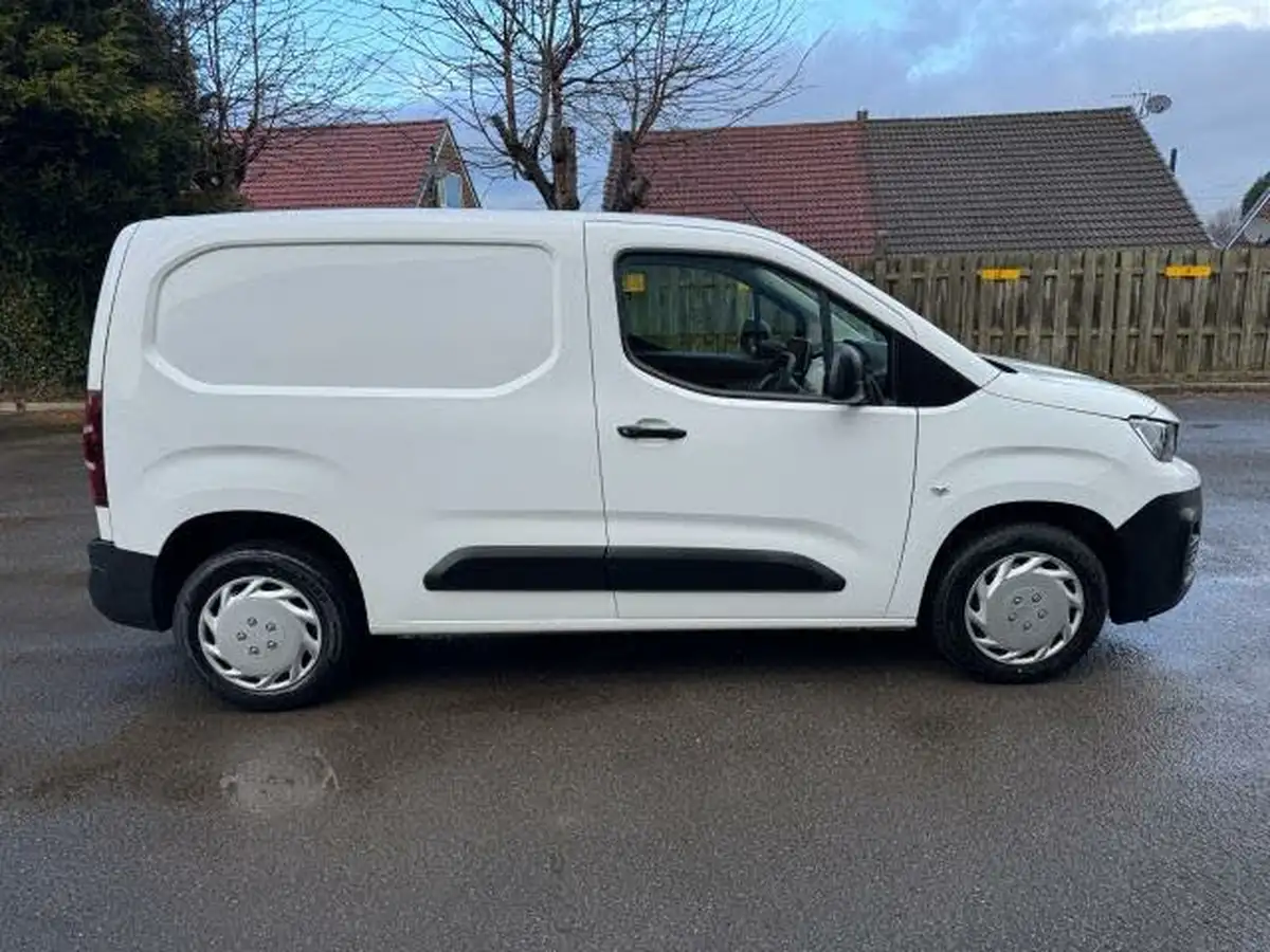 2019-peugeot-partner-15-bluehdi-1000-professional-100ps-eu6dt-panel-big-9