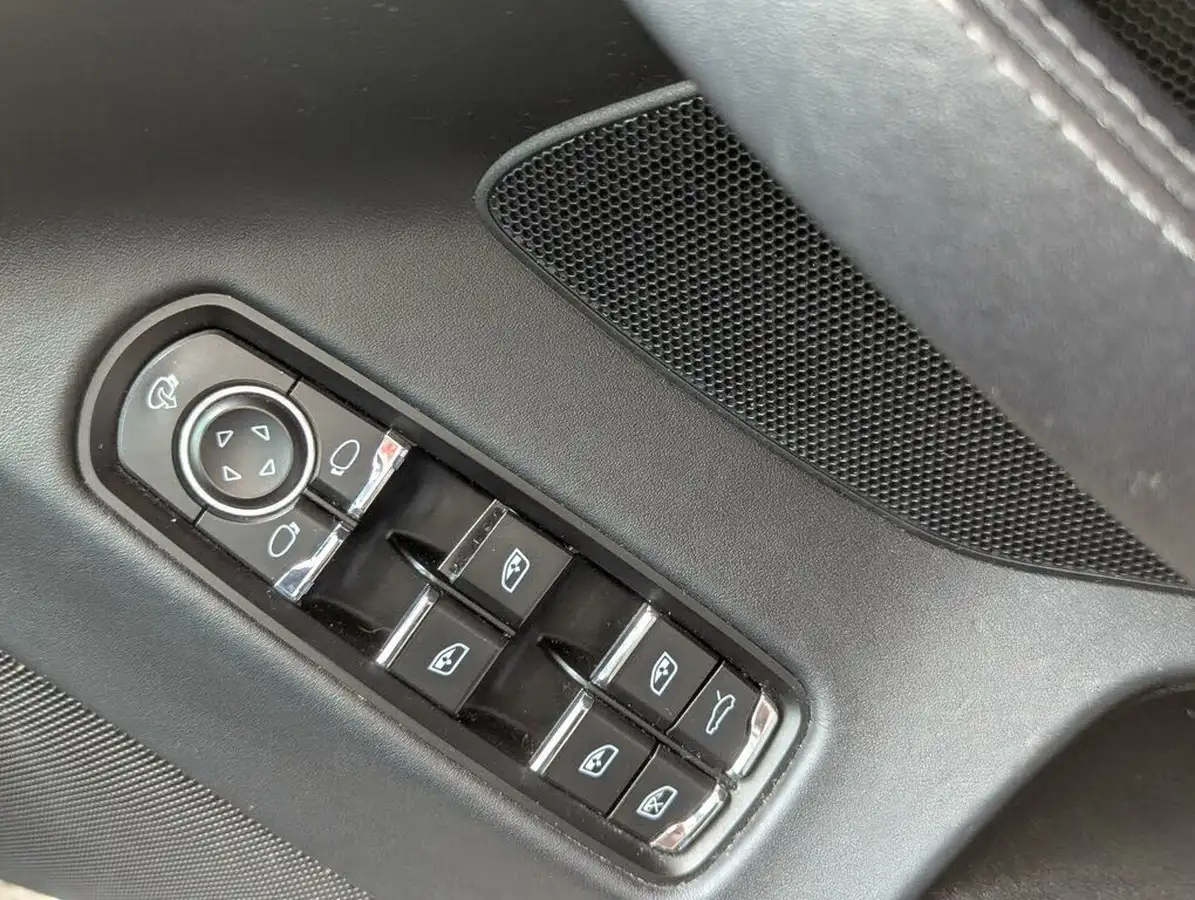 2015-porsche-panamera-30td-big-10