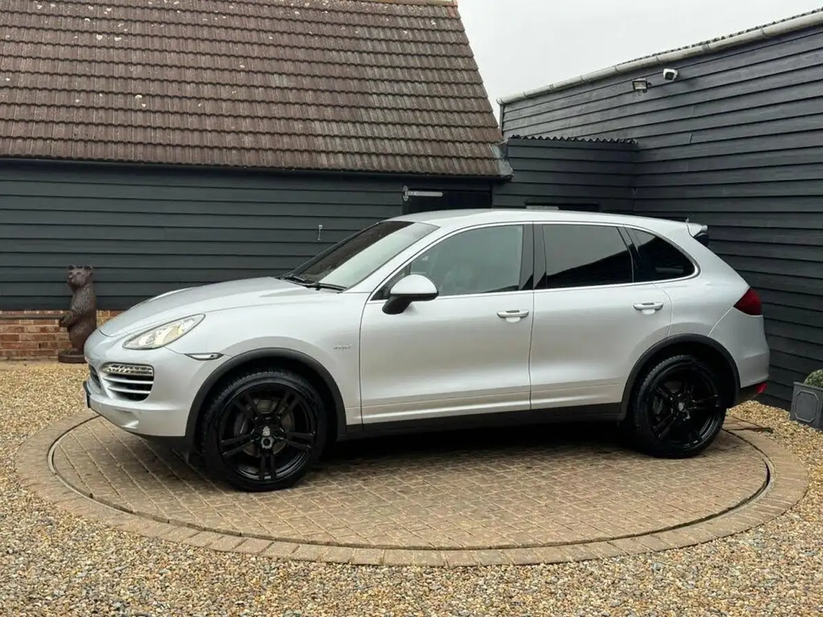 2013-porsche-cayenne-30td-big-14