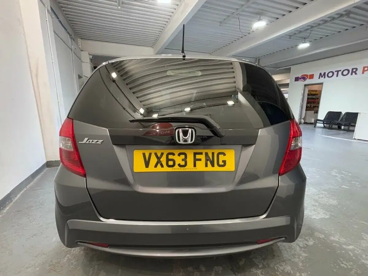 2013-honda-jazz-14-es-plus-big-6