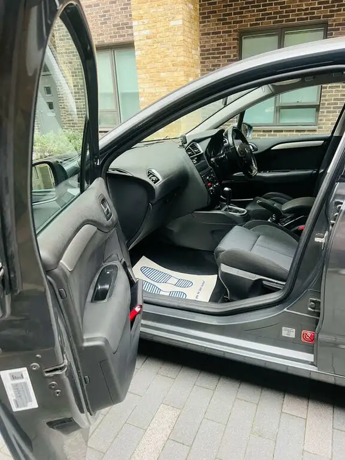 2012-citroen-c4-16-vtr-auto-big-3