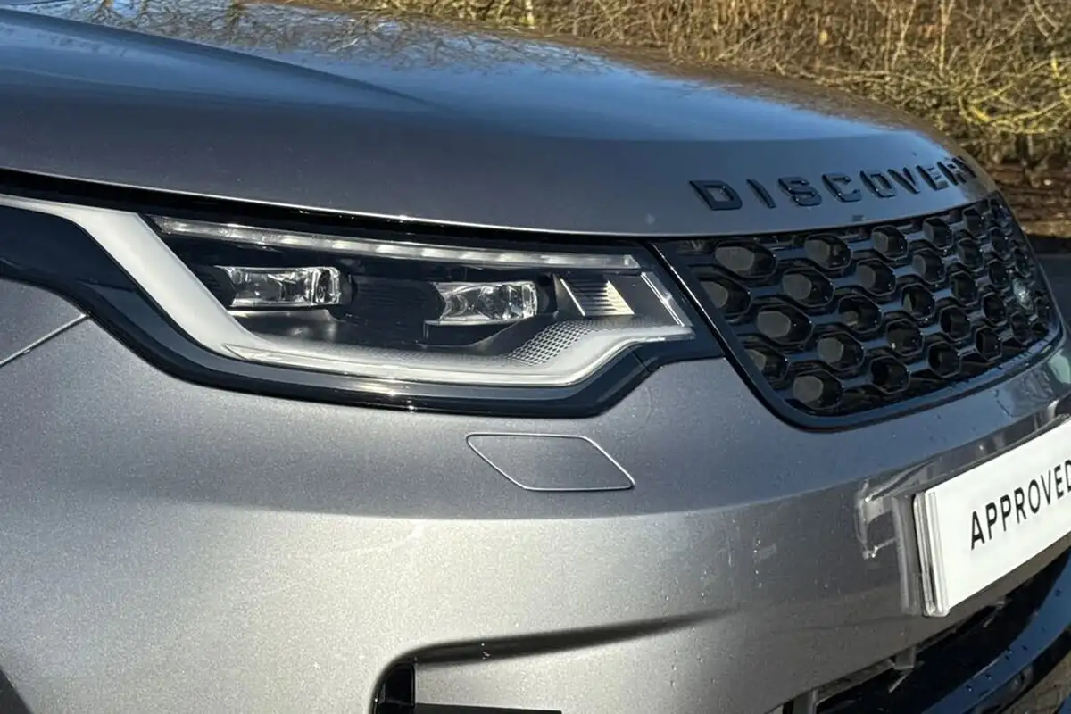2023-land-rover-discovery-30-d300-dynamic-hse-big-23