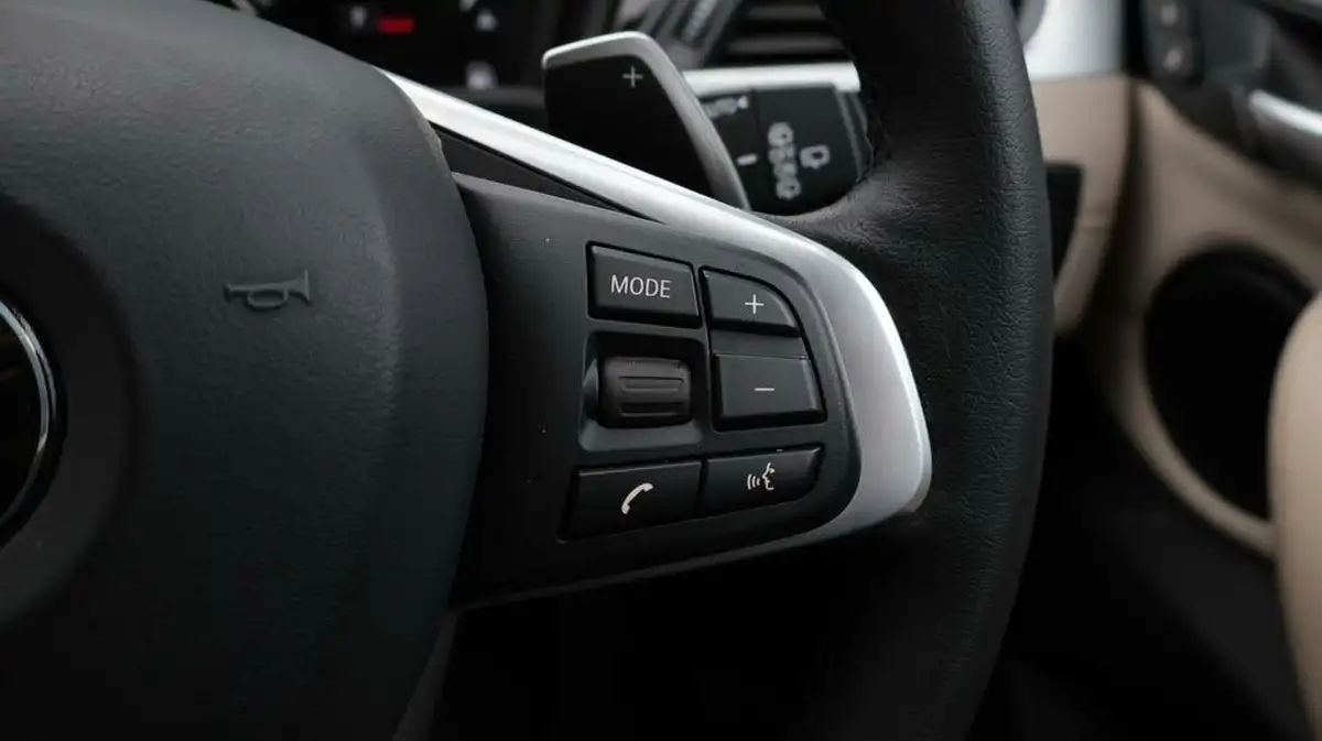 2022-bmw-x1-20td-sdrive18d-xline-sport-auto-big-23