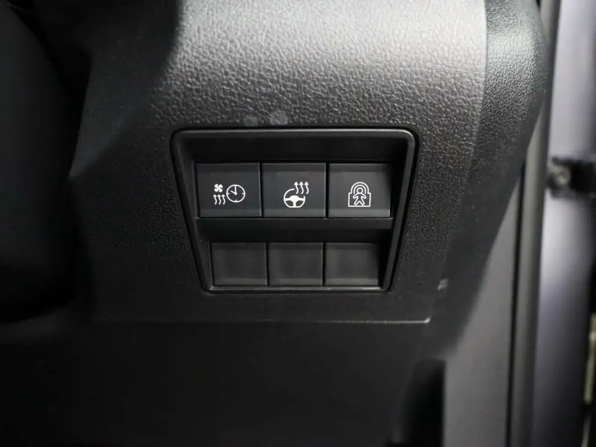 2024-vauxhall-combo-life-e-ultimate-big-43