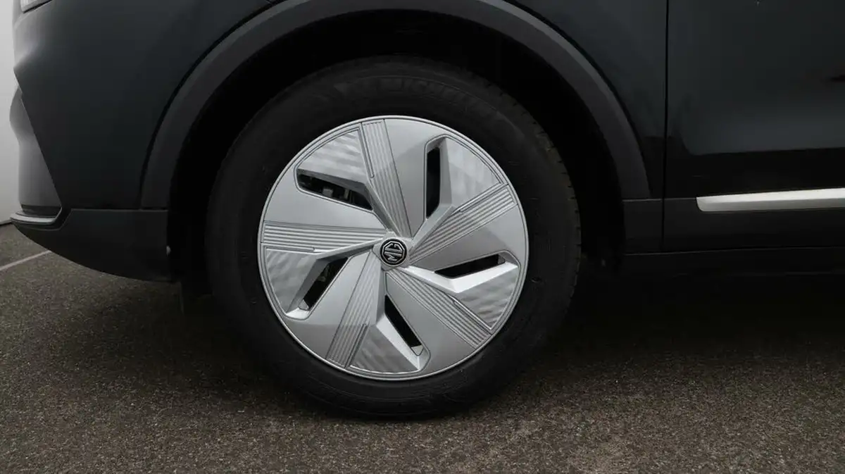 2022-mg-zs-suv-e-trophy-ev-156ps-long-range-big-18