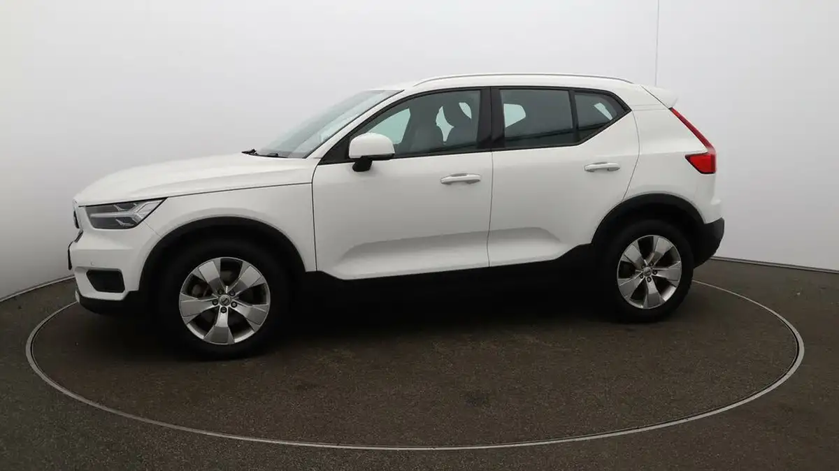 2020-volvo-xc40-20-b4-momentum-big-58