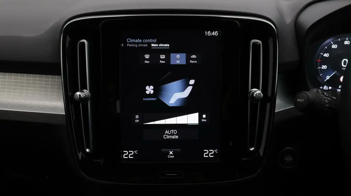 2020-volvo-xc40-20-b4-momentum-big-12