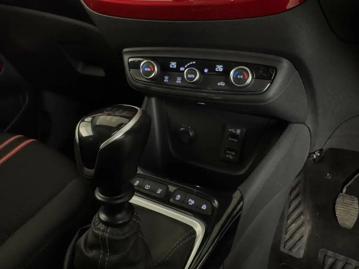 2022-vauxhall-crossland-12-gs-line-130ps-auto-big-32