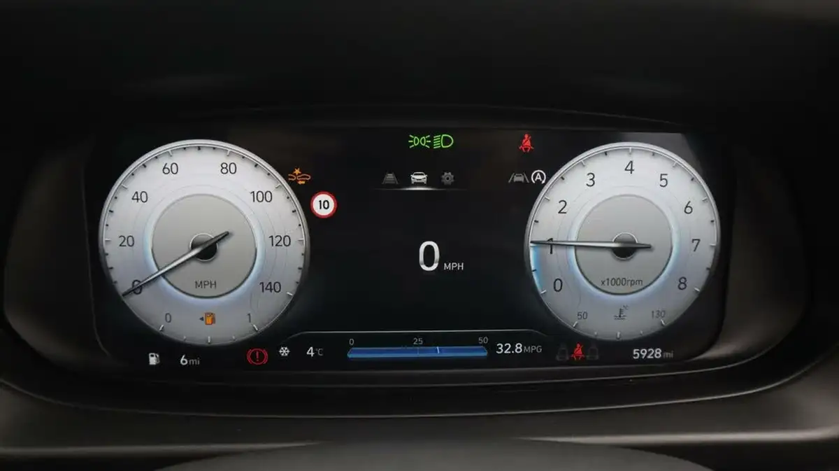 2024-hyundai-i20-10-t-gdi-advance-big-10