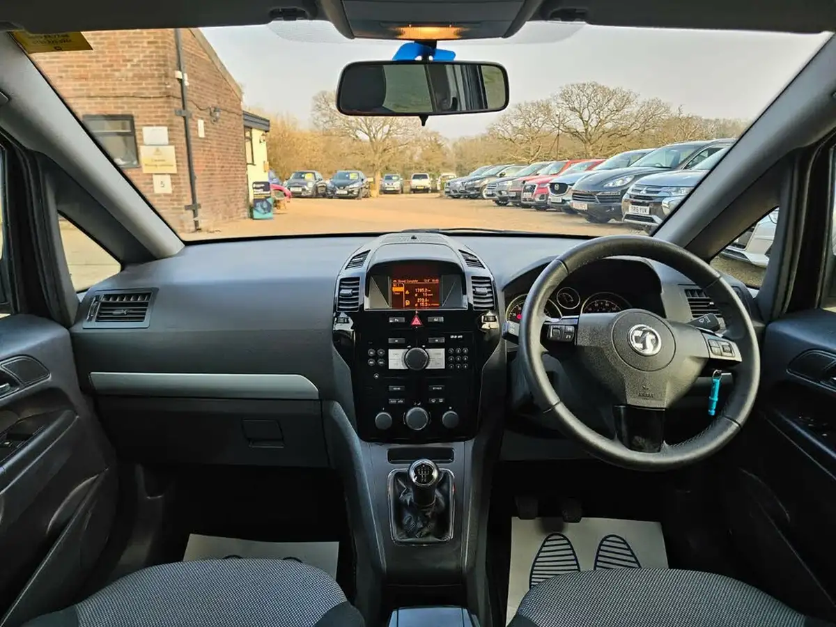 2014-vauxhall-zafira-18-exclusiv-120ps-big-15