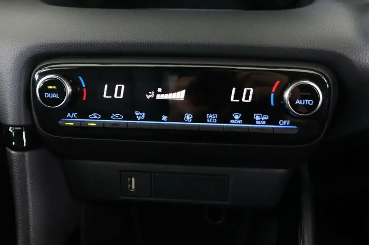 2022-toyota-yaris-15-vvt-i-dynamic-big-28