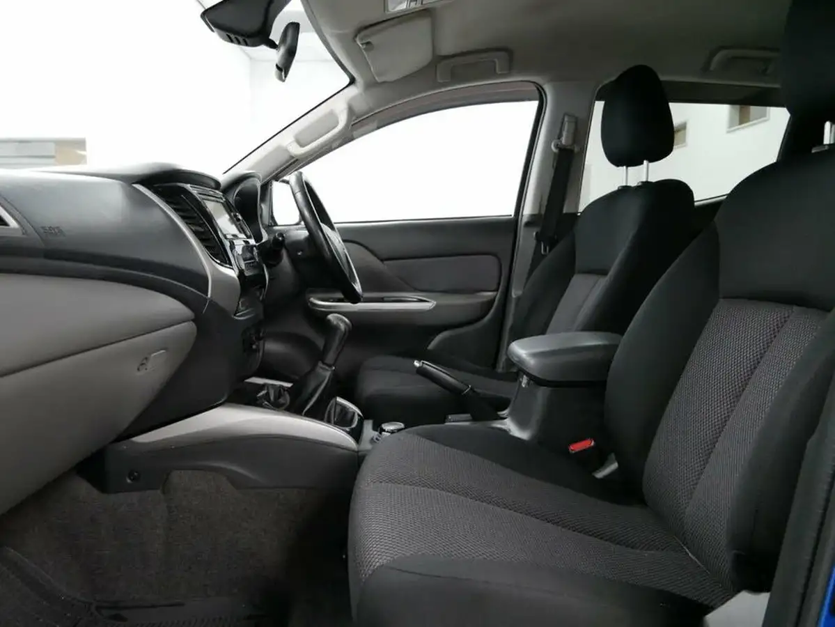 2016-mitsubishi-l200-24di-d-titan-big-17