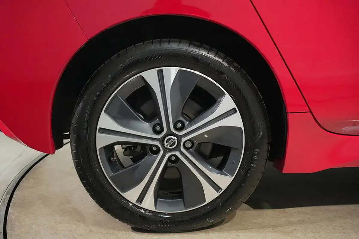 2020-nissan-leaf-e-e-tekna-big-14