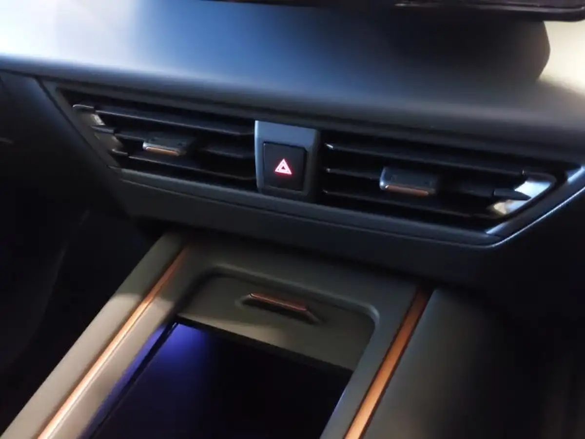2024-cupra-born-e-v1-204ps-58kwh-big-13