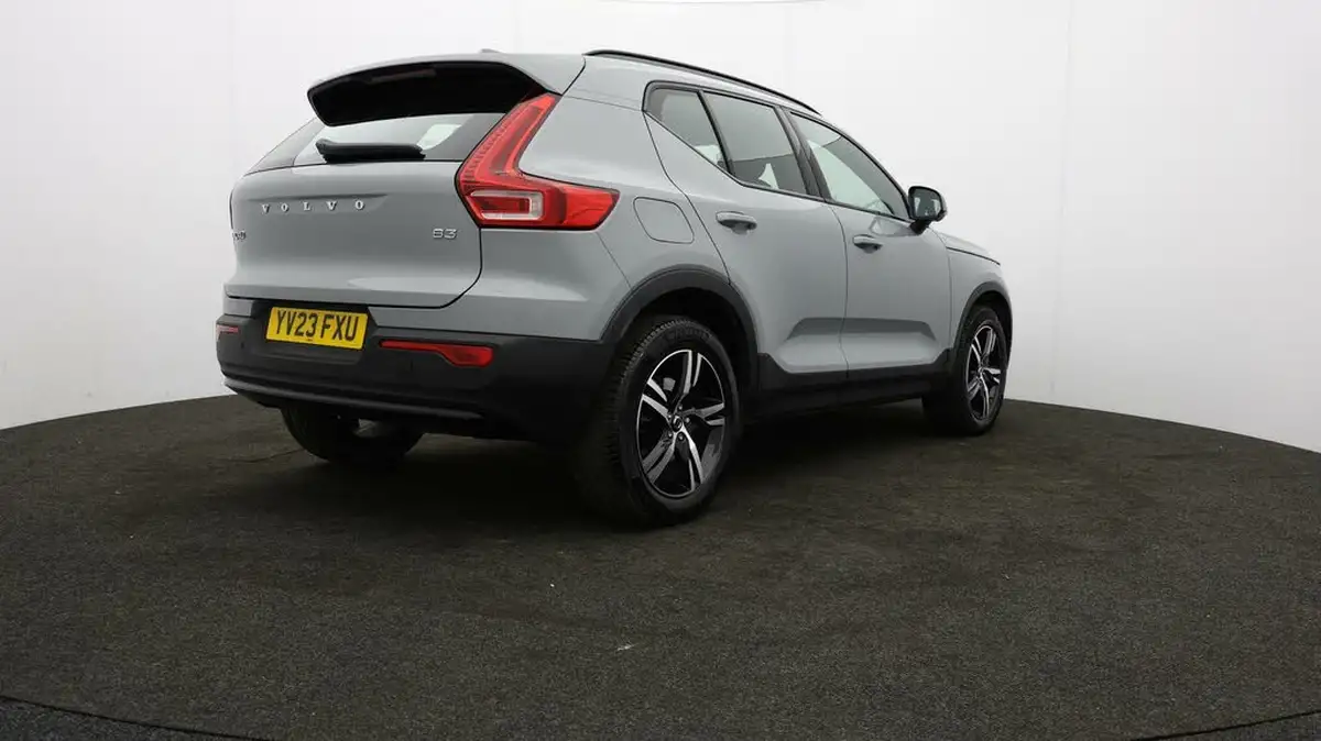 2023-volvo-xc40-20-b3-plus-big-76