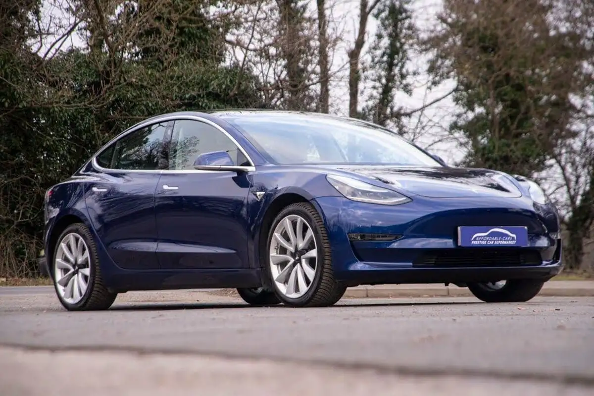 2020-tesla-model-3-e-long-range-big-5