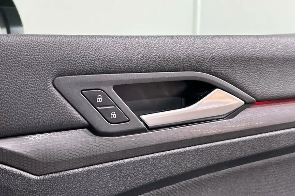 2022-volkswagen-golf-20tdi-gtd-big-37