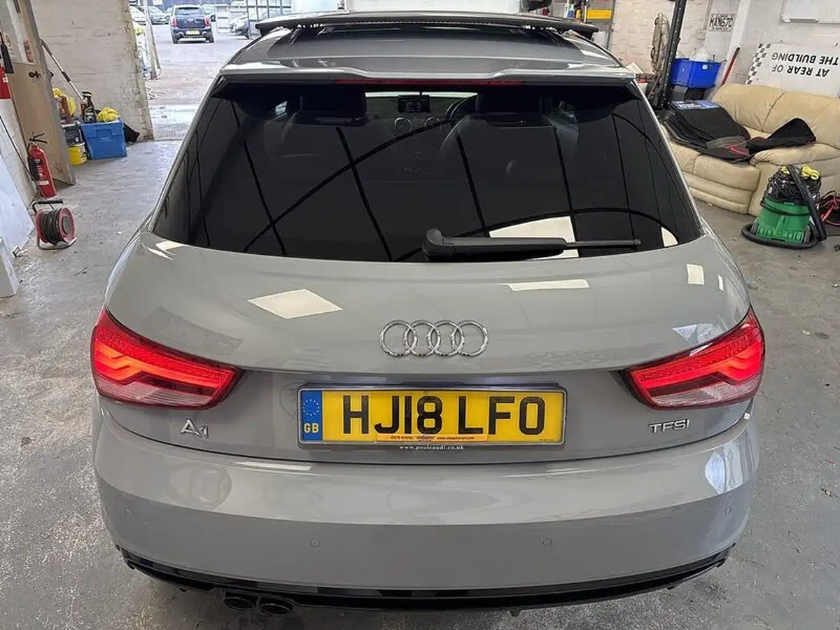 2017-audi-a1-14-tfsi-black-edition-hatchback-3d-big-5