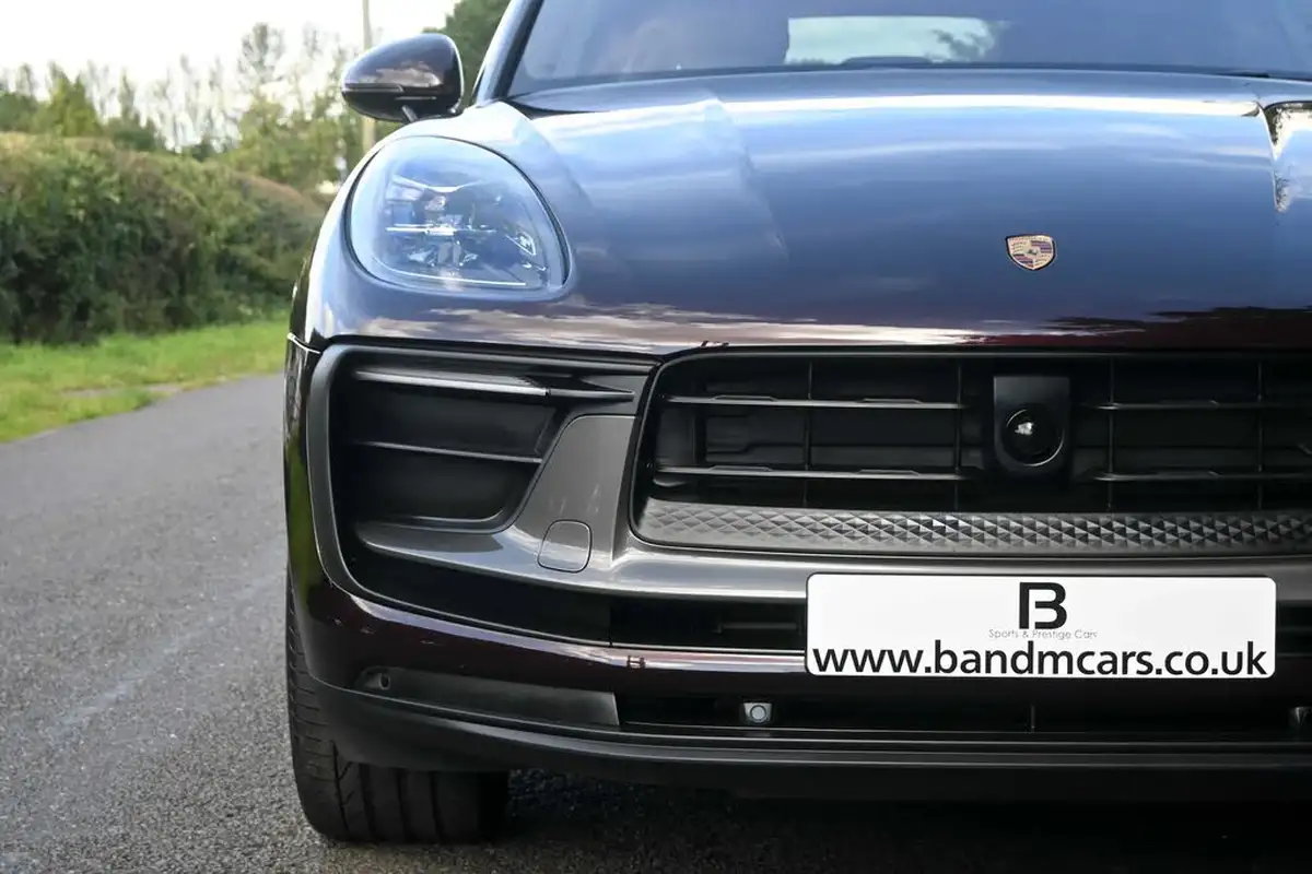 2023-porsche-macan-20-big-10