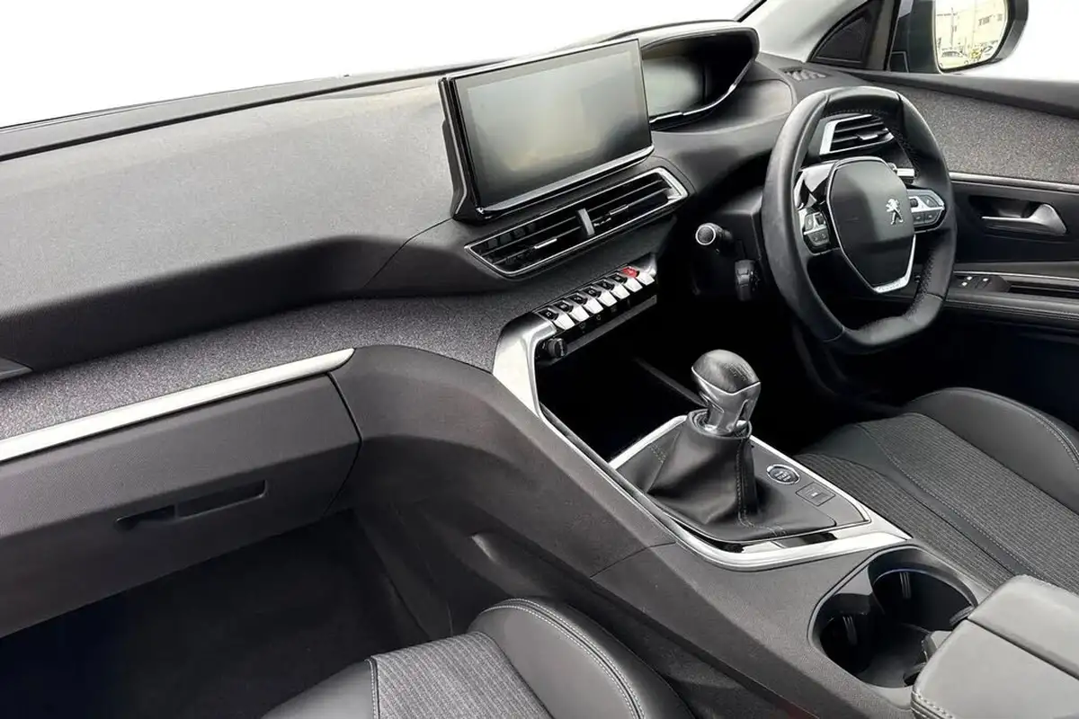 2021-peugeot-3008-suv-12-puretech-allure-premium-big-14