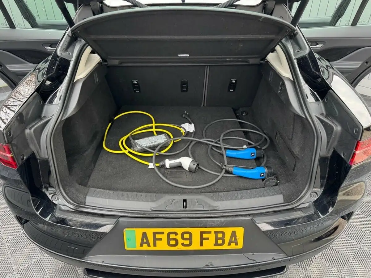 2019-jaguar-i-pace-ev400-se-big-33