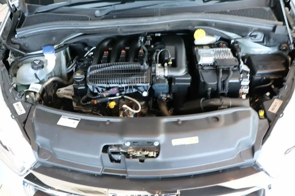 2017-peugeot-208-12-puretech-active-82bhp-ss-3d-etg5-big-52