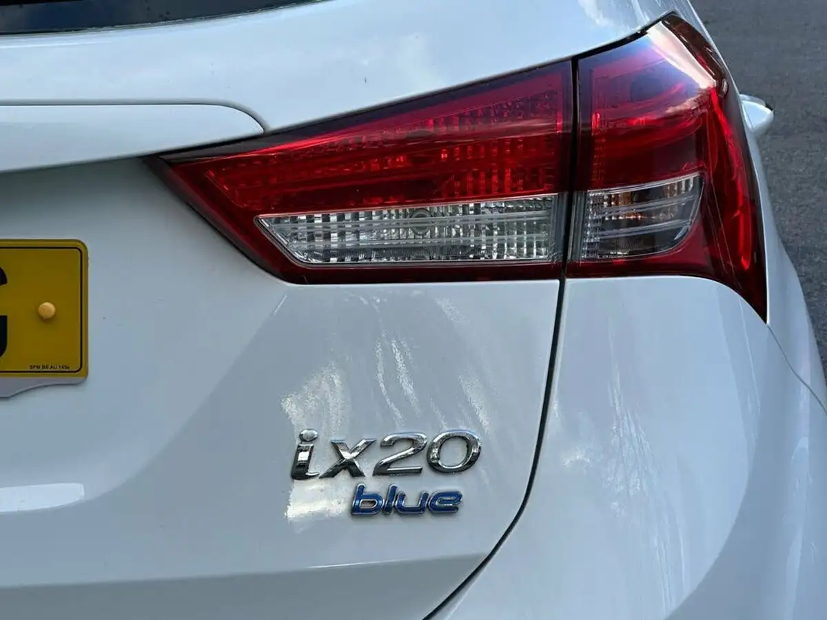 2012-hyundai-ix20-14-active-big-29