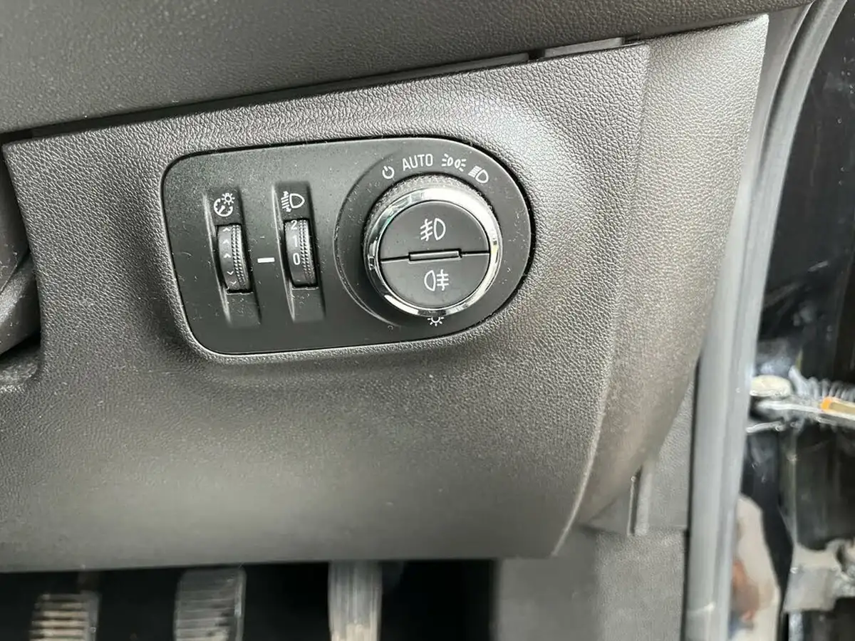 2019-vauxhall-corsa-14i-sri-vx-line-nav-black-90ps-5d-big-13