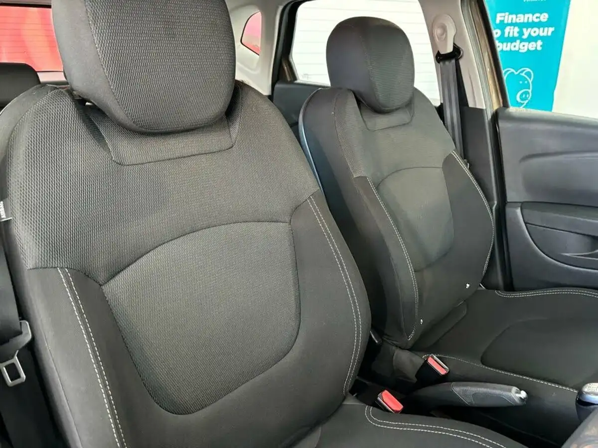 2018-renault-captur-09-tce-play-big-21
