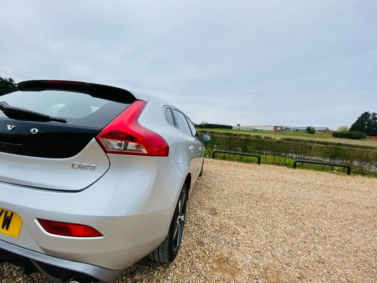 2017-volvo-v40-20td-d2-r-design-nav-plus-big-56