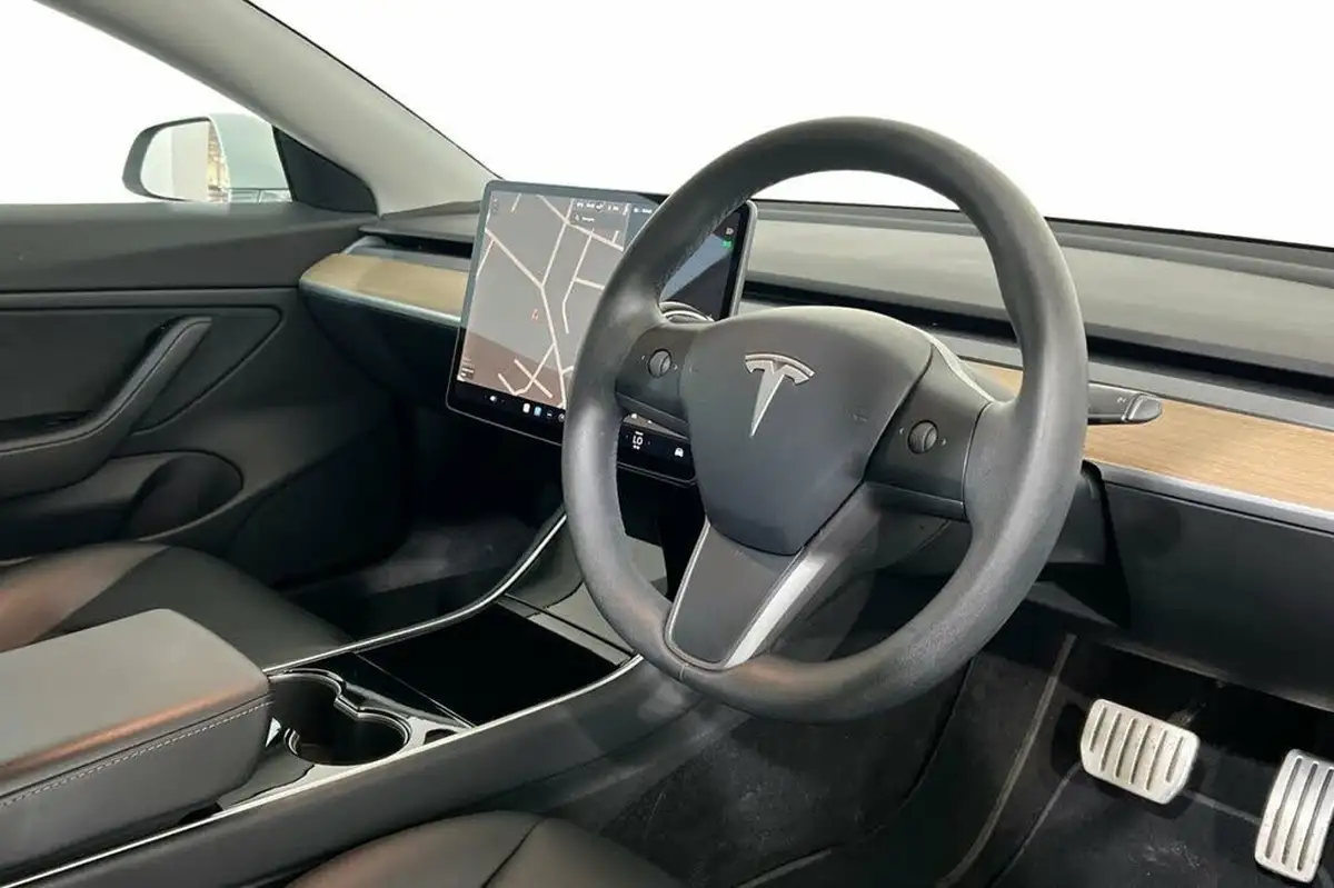 2021-tesla-model-3-e-performance-4x4-big-6