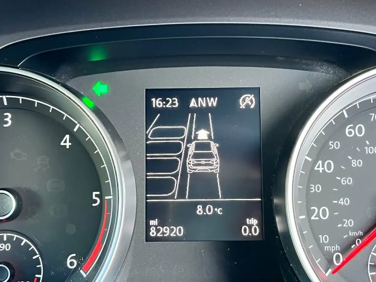 2015-volkswagen-golf-16tdi-bluemotion-ss-hatchback-5d-big-15