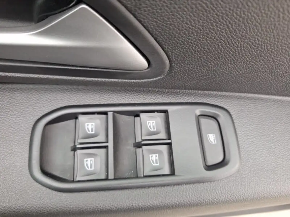 2023-dacia-duster-13-tce-expression-150bhp-station-wagon-5d-edc-big-18