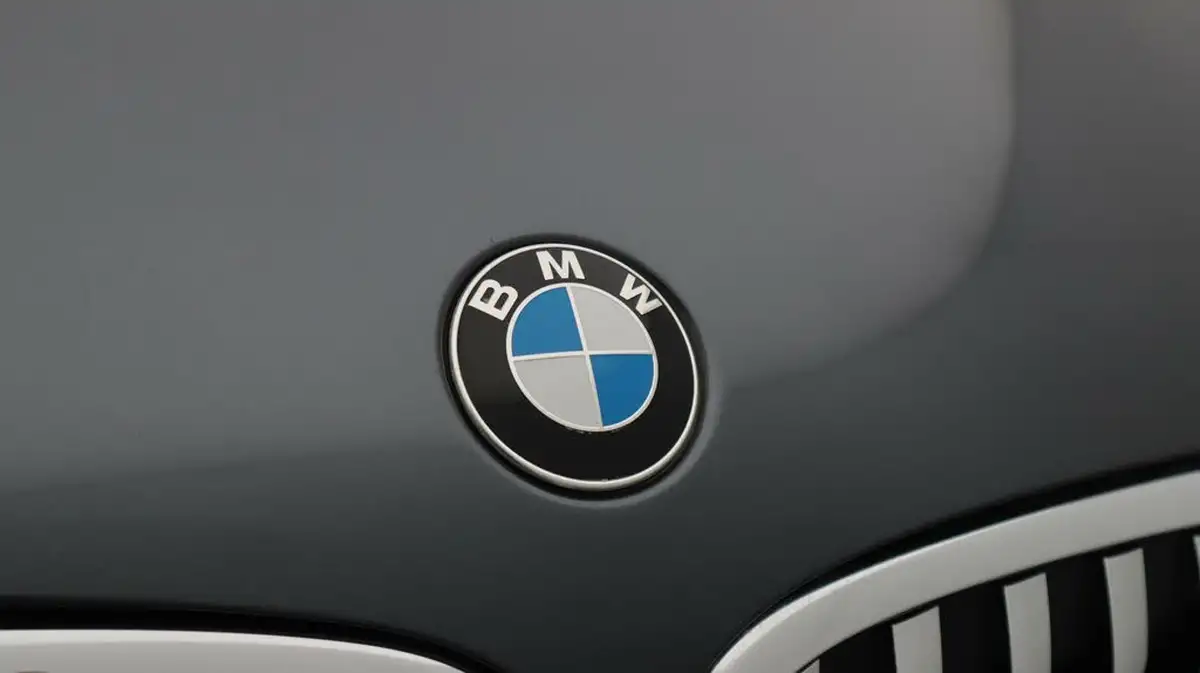 2021-bmw-x1-20td-sdrive18d-xline-big-22