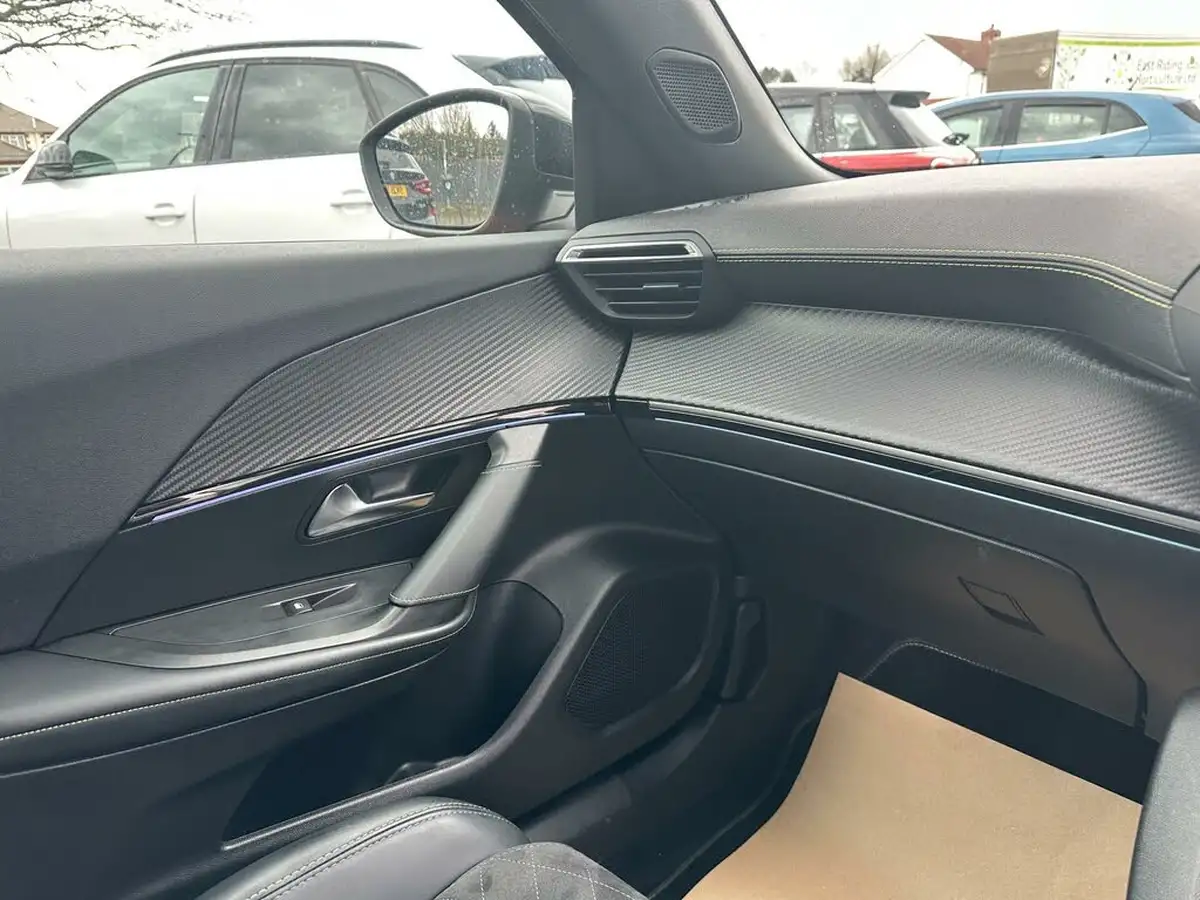 2022-peugeot-2008-suv-e-gt-premium-big-40
