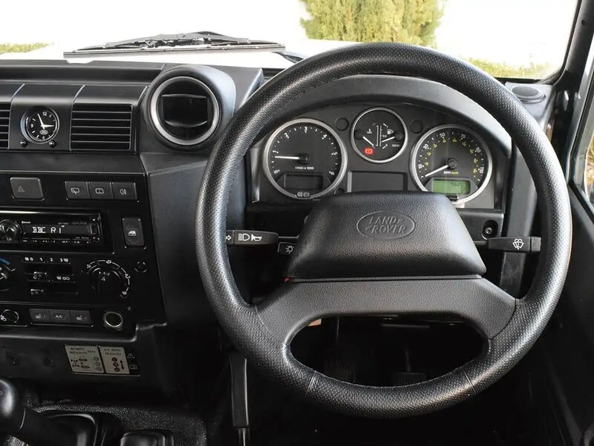 2015-land-rover-110-defender-22td-xs-22i-station-wagon-5-drs-big-14