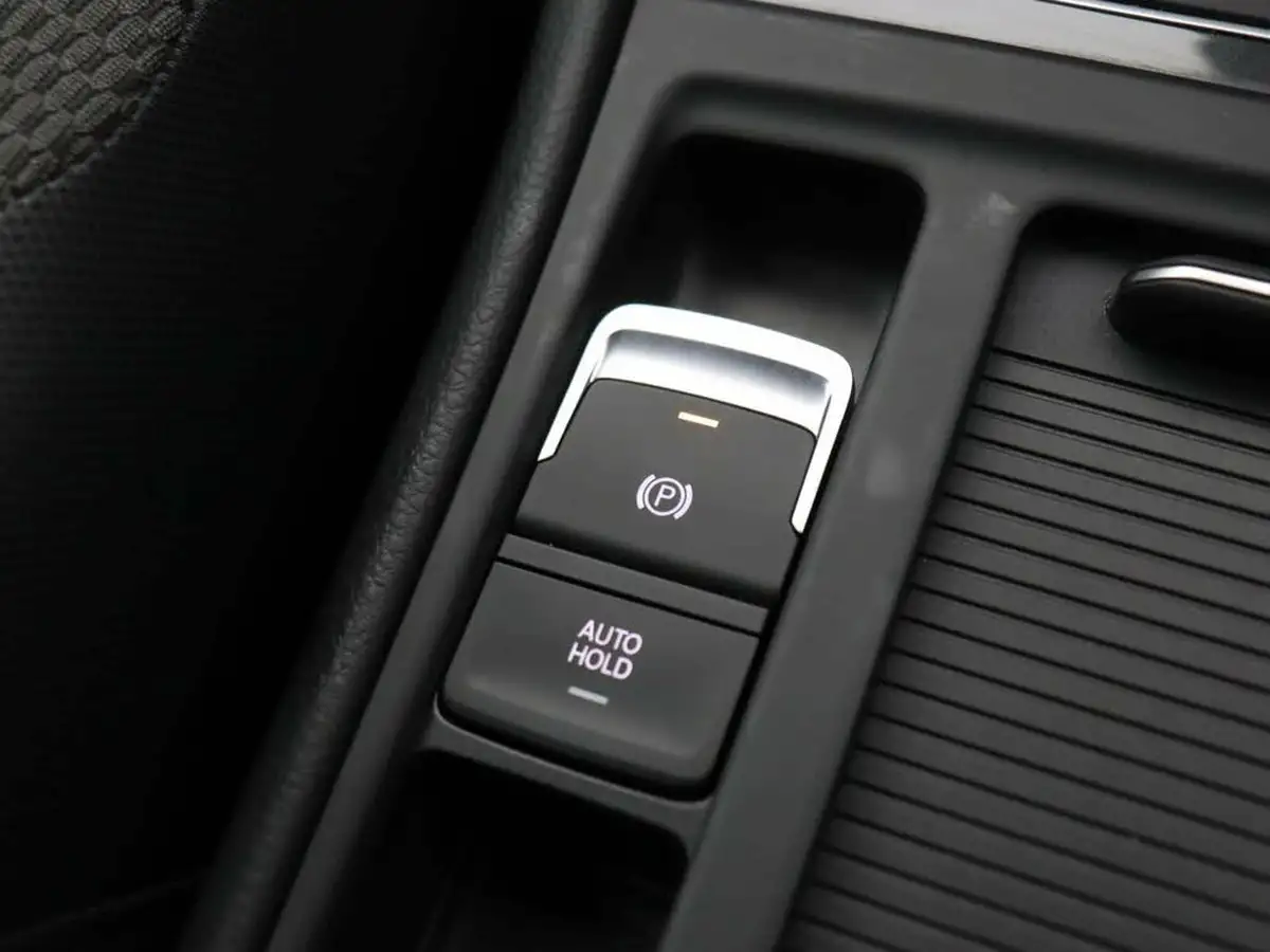 2018-volkswagen-golf-20tdi-se-nav-hatchback-5d-big-45