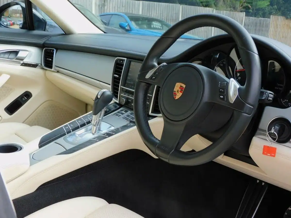 2014-porsche-panamera-30td-big-3