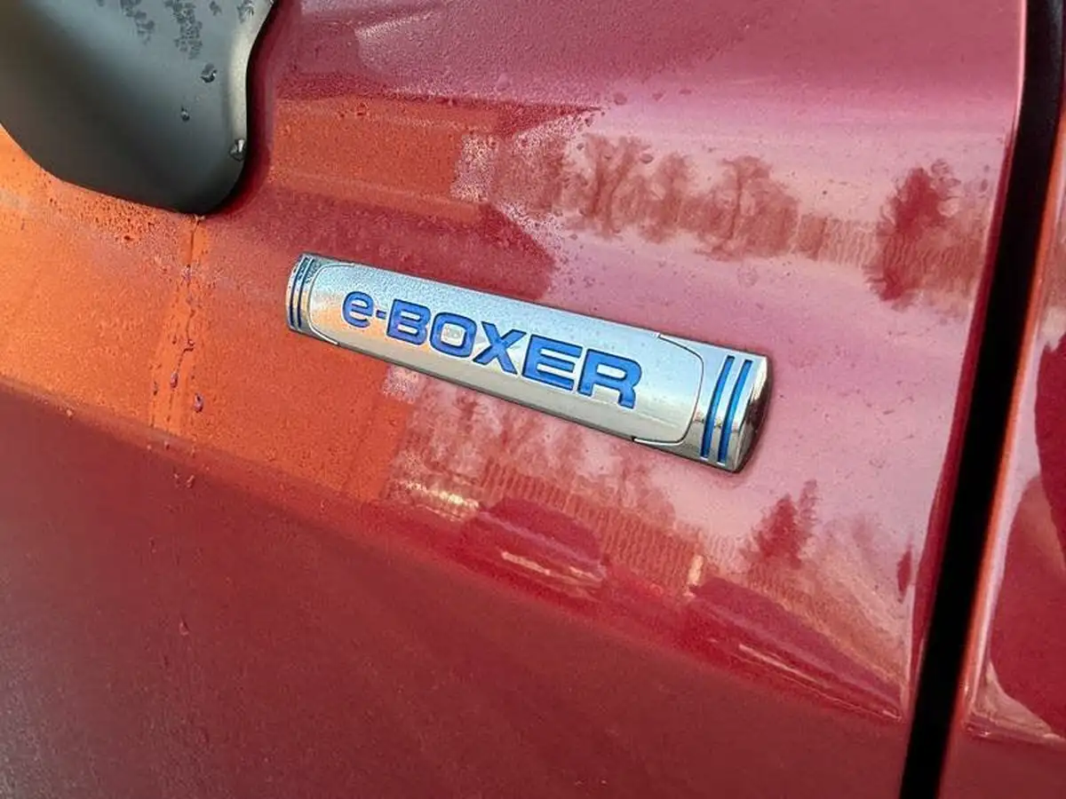 2020-subaru-forester-20-e-boxer-xe-premium-big-22