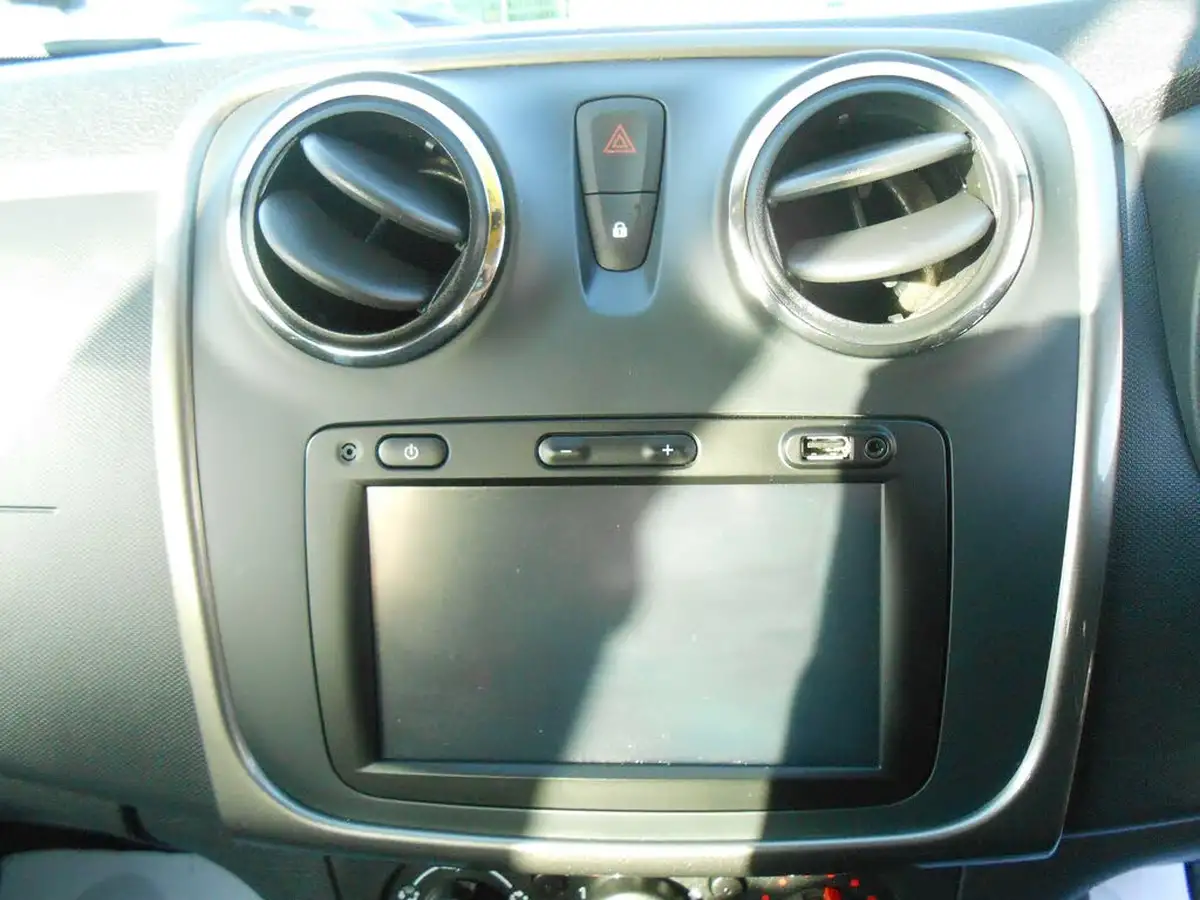 2015-dacia-sandero-stepway-15dci-laureate-big-27