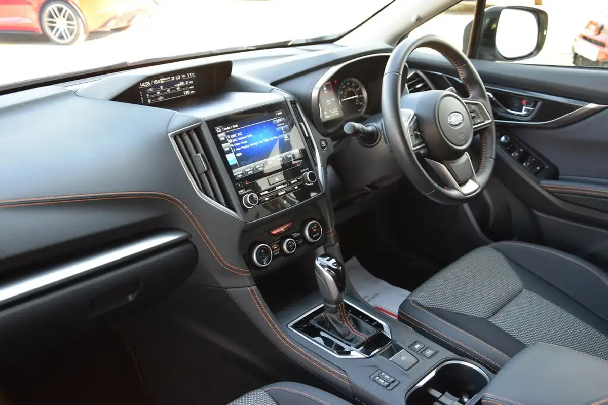2018-subaru-xv-20i-se-156ps-ss-lineartronic-big-17