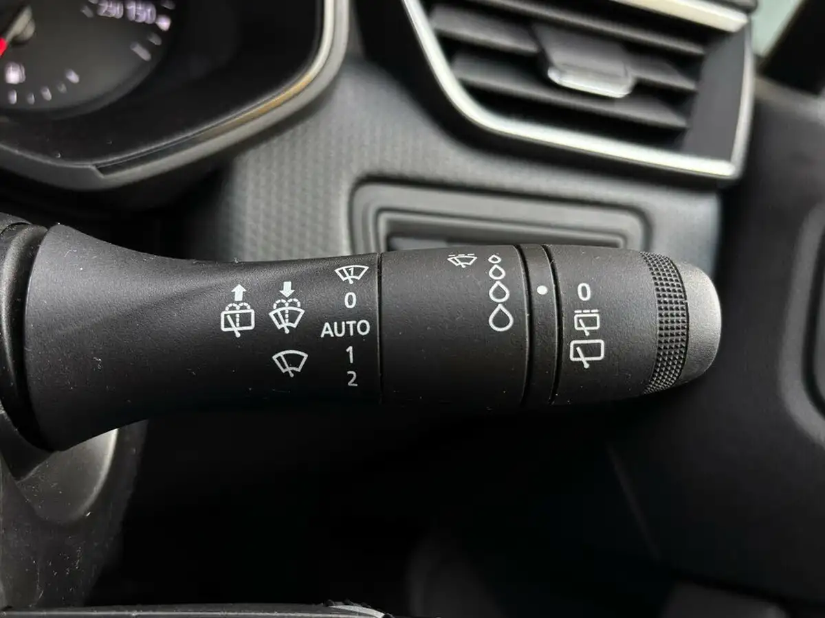 2021-renault-clio-10-tce-iconic-90ps-big-22