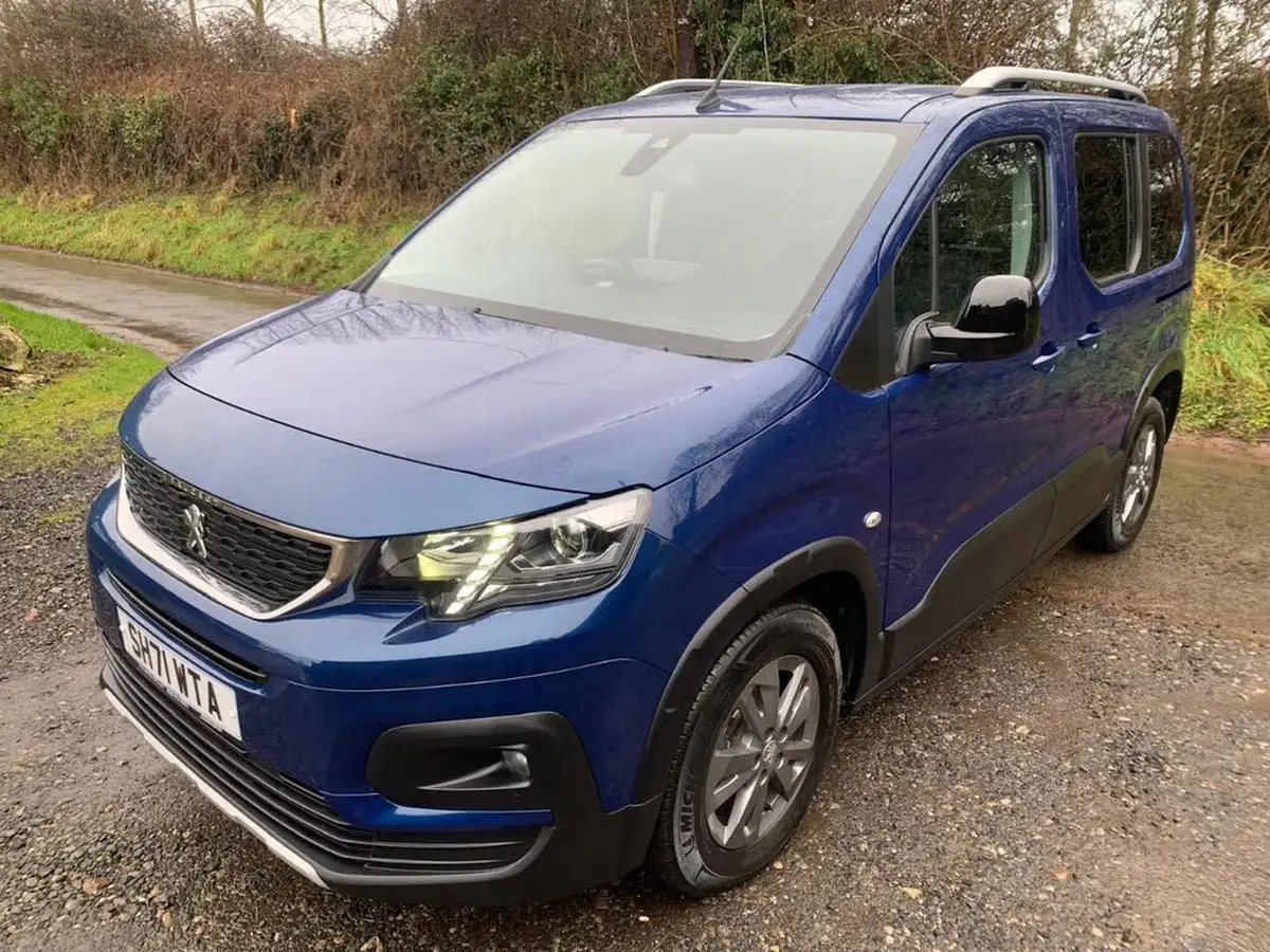 2022-peugeot-rifter-big-13