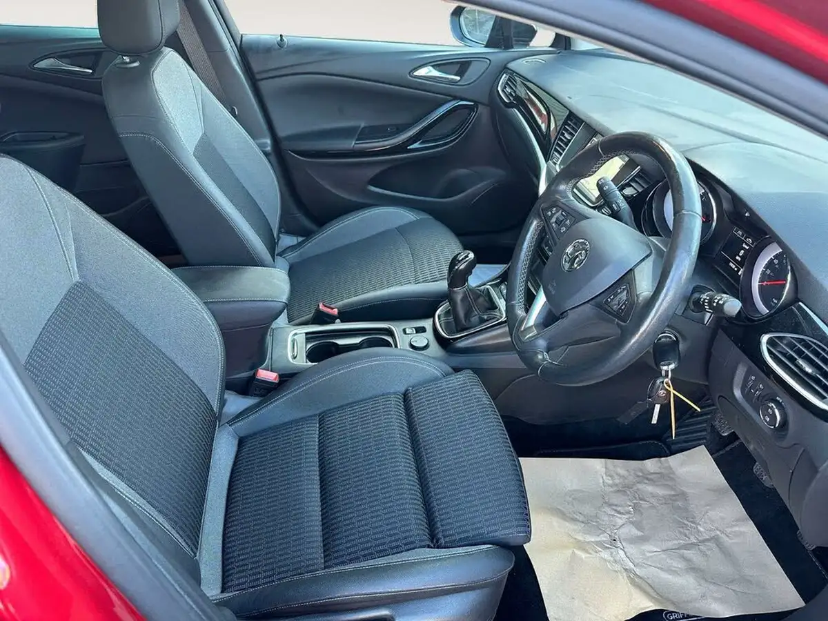 2021-vauxhall-astra-12-turbo-griffin-edition-hatchback-big-10