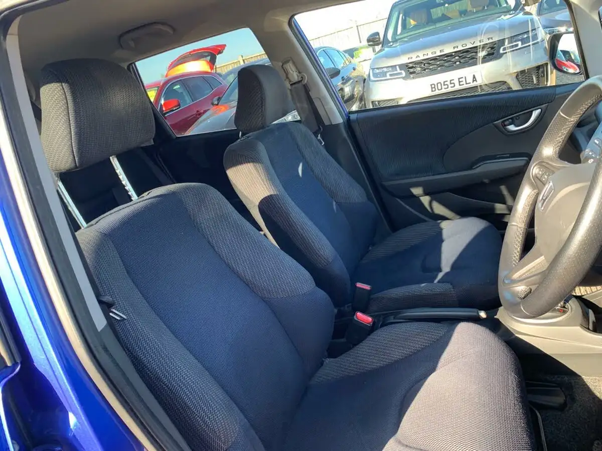 2015-honda-jazz-14-es-plus-cvt-big-19