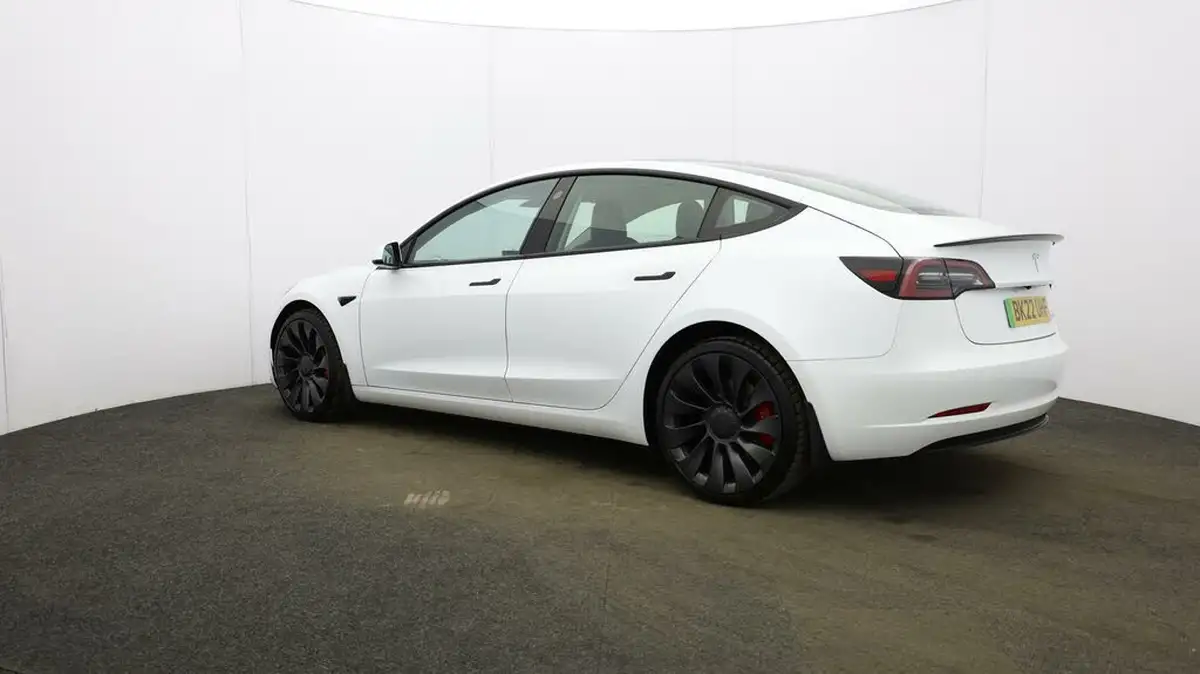 2022-tesla-model-3-e-performance-big-4