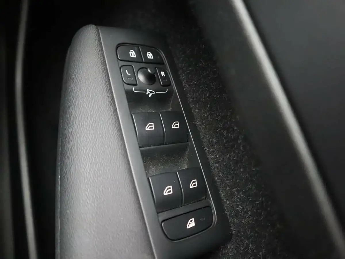 2020-volvo-xc40-20td-d3-inscription-pro-big-36
