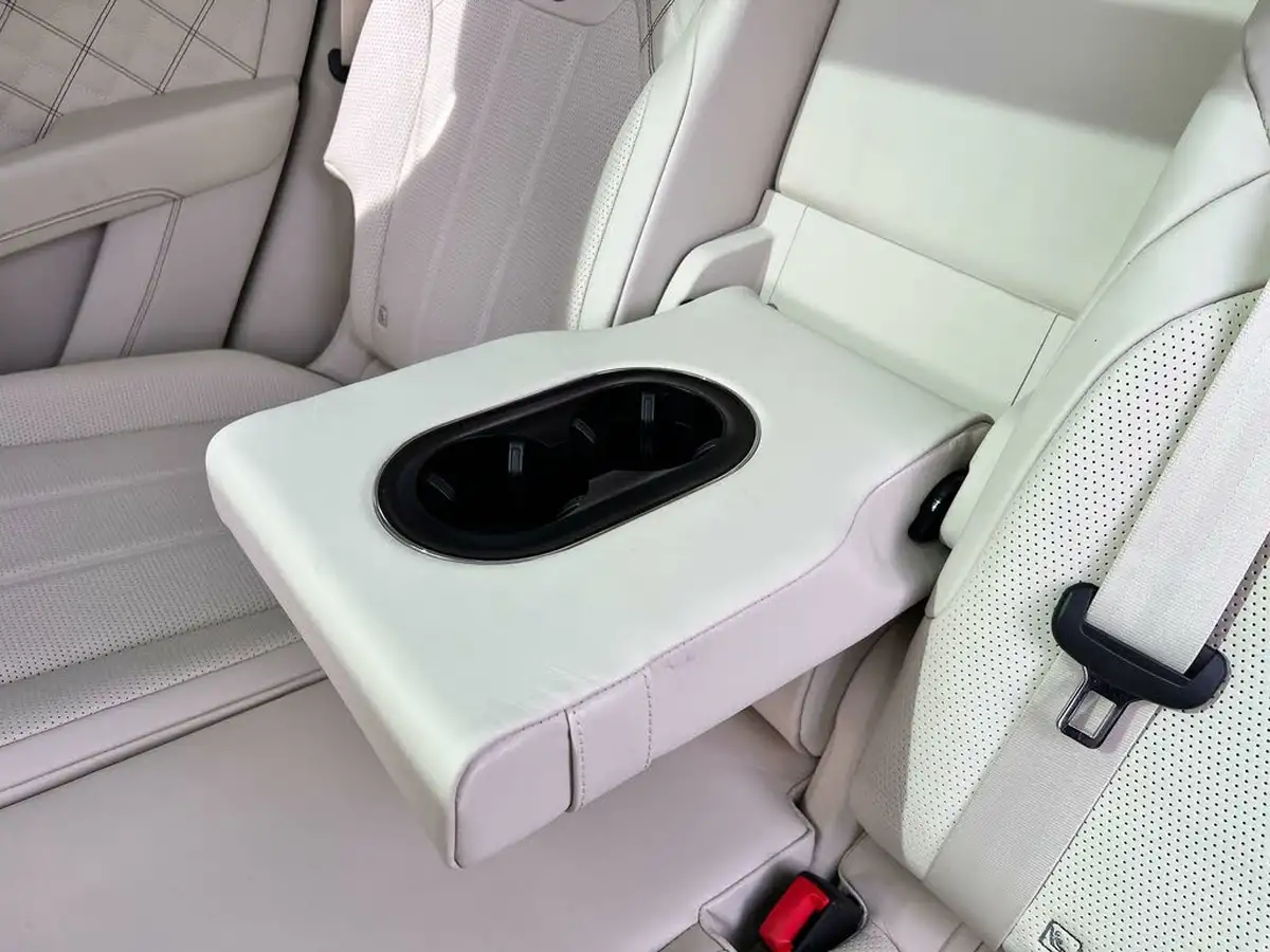2020-bentley-bentayga-30-hybrid-big-79