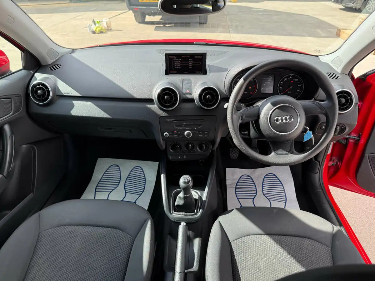 2011-audi-a1-16td-se-hatchback-3d-big-3